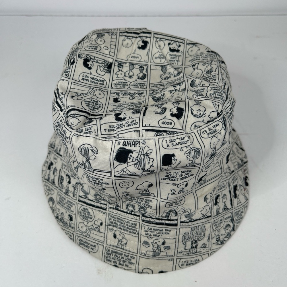 Peanuts reversible bucket hat OS black white/ maroon snoopy